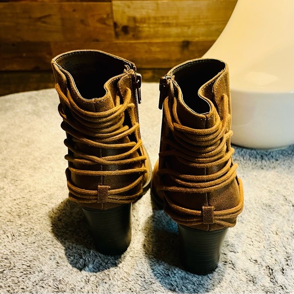 Candie's Brown Ankle Boots with Chunky Heel - Picture 6 of 7